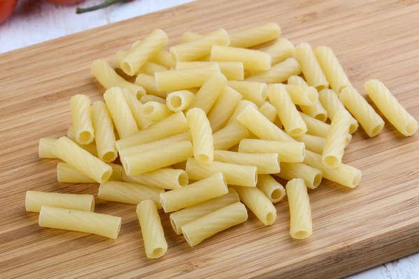 Maccheroni italiani Rigatoni crudi — Foto Stock