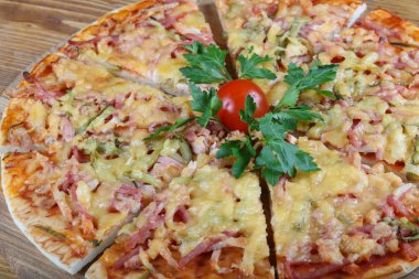 ev yapımı İtalyan pizza