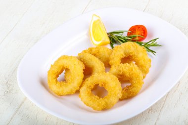 Kızarmış kalamar halkaları