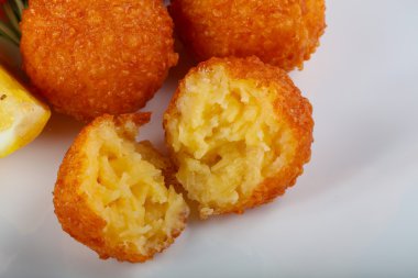 İştah açıcı peynir topları