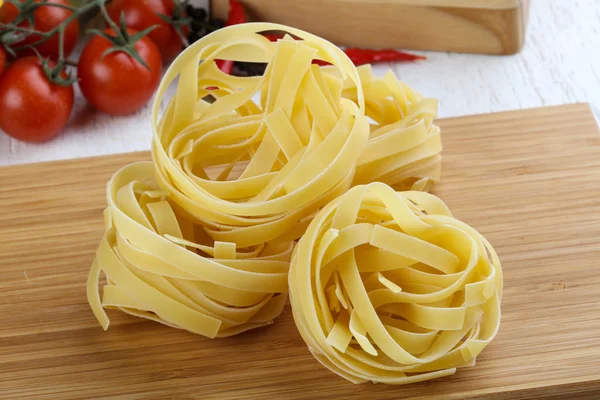 Massas alimentícias brutas de fettuccina — Fotografia de Stock