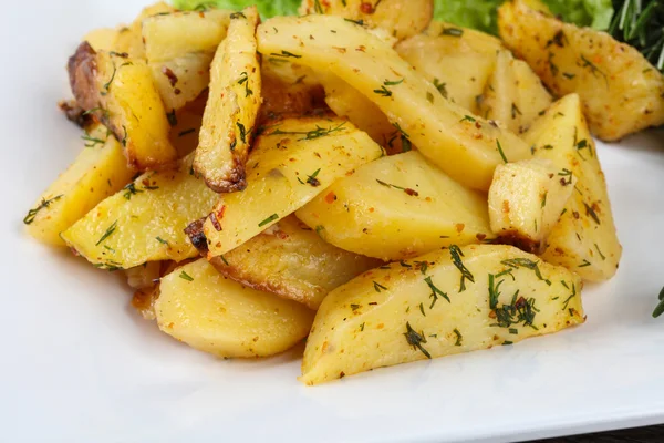 Bakad potatis med dill — Stockfoto