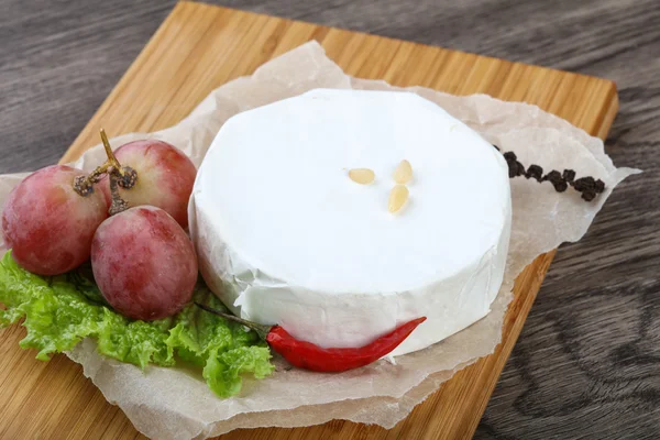 Delicioso queijo Brie — Fotografia de Stock