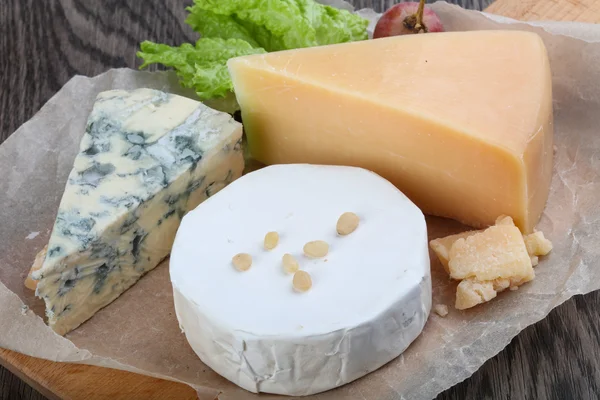 Délicieuse assiette de fromage — Photo