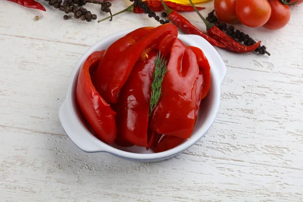 Маринованный красный перец — стоковое фото