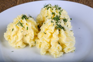 Dereotu ile püre patates