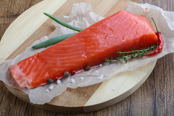 Salmon fillet with salt — Stock Photo, Image