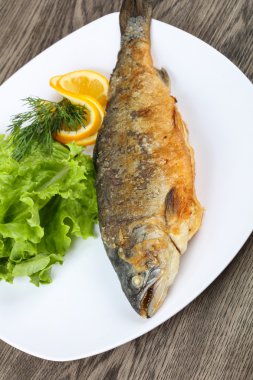 Kızarmış alabalık balık