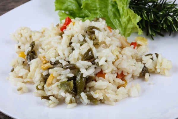 Варений рис з овочами — стокове фото