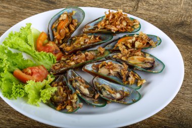 Taze midye sarımsak ile