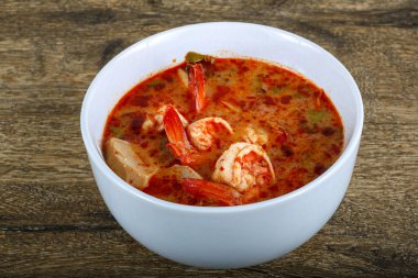 Geleneksel Tom yam çorbası