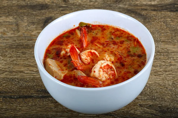 Geleneksel Tom yam çorbası