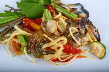 Geleneksel Tay baharat Yengeç Salatası