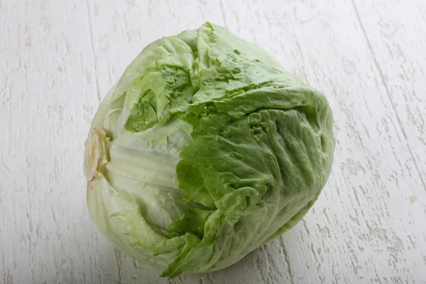 Taze olgun buzdağı salatası — Stok fotoğraf