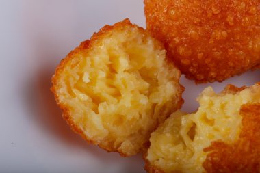 İştah açıcı peynir topları