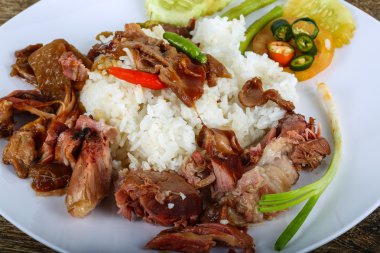 Domuz ile haşlanmış pirinç