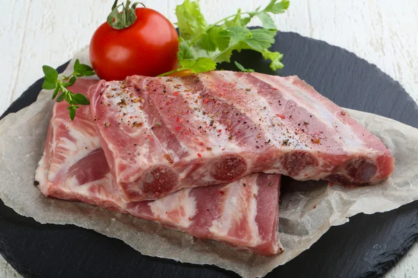 Çiğ domuz kaburgası