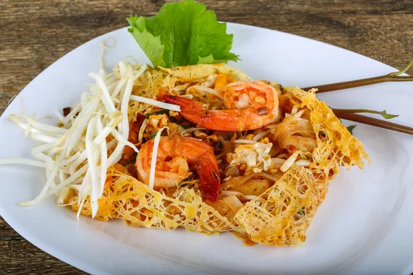 Heerlijke Pad Thai met garnalen — Stockfoto