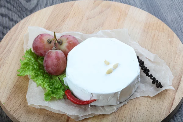 Delicioso queijo Brie — Fotografia de Stock