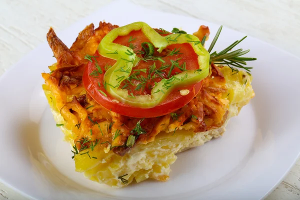 Chicken pie with tomato — Stock Photo, Image