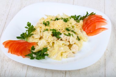 Tavuk ile makarna Farfalle