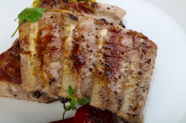 Izgara domuz pirzolası.