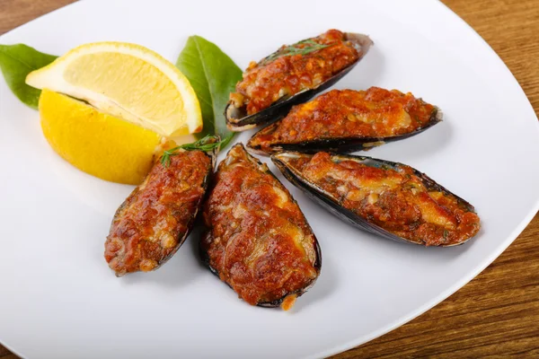 Delicious Baked mussels — Stock Photo, Image