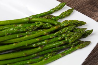 Etkili haşlanmış kuşkonmaz