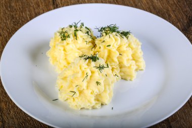 Dereotu ile püre patates 