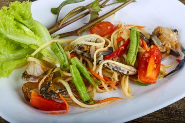 Geleneksel Tay baharat Yengeç Salatası