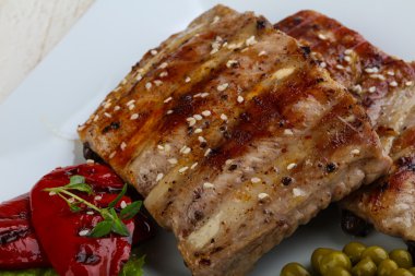 Izgara domuz pirzolası.