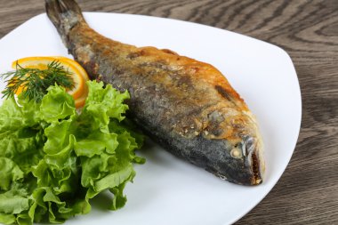 Kızarmış alabalık balık