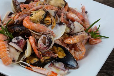 Kokteyl lezzetli deniz ürünleri