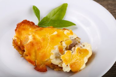 Krema ile pişmiş domuz eti