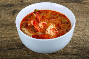 Geleneksel Tom yam çorbası