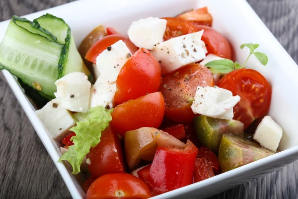 Salada fresca com mussarela — Fotografia de Stock