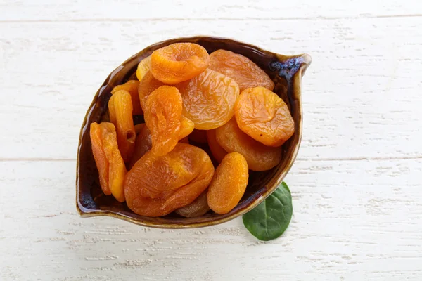 Яркие сушеные абрикосы — стоковое фото