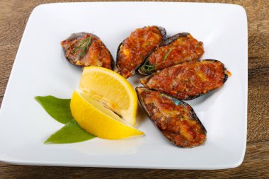 Lezzetli fırında midye