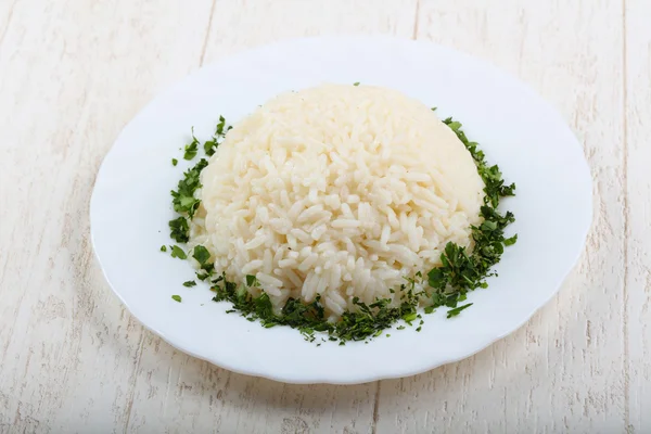 Kokt ris med persilja — Stockfoto