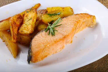 Patates pişmiş somon