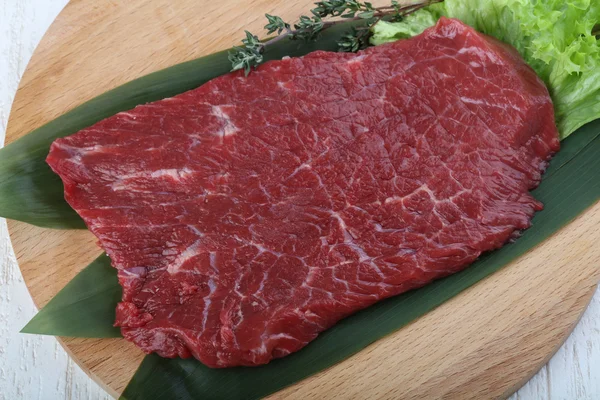 Syrový hovězí steak — Stock fotografie