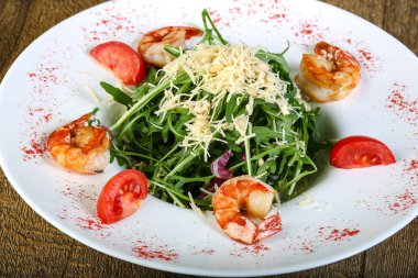 Karides ile lezzetli salata