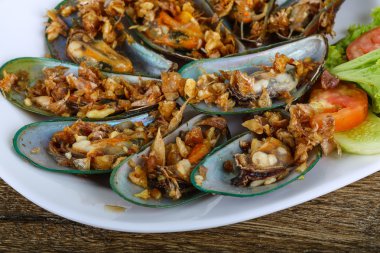 Taze midye sarımsak ile