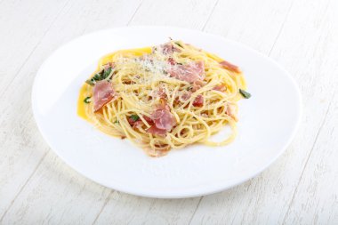 lezzetli makarna carbonara