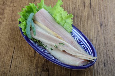 Füme yılan balığı fileto