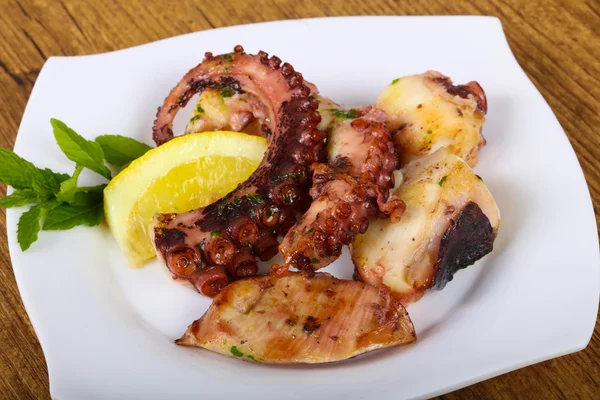 Delicioso pulpo a la parrilla —  Fotos de Stock