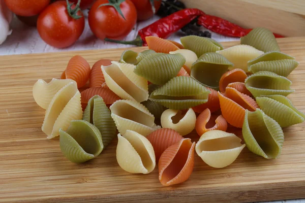 Conchiglie crude maccheroni — Foto Stock