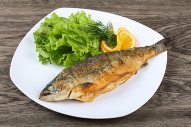 Kızarmış alabalık balık