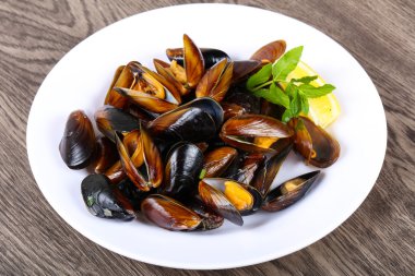 Lezzetli haşlanmış midye