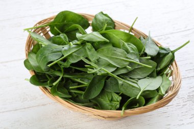 Ispanak yaprakları sepet